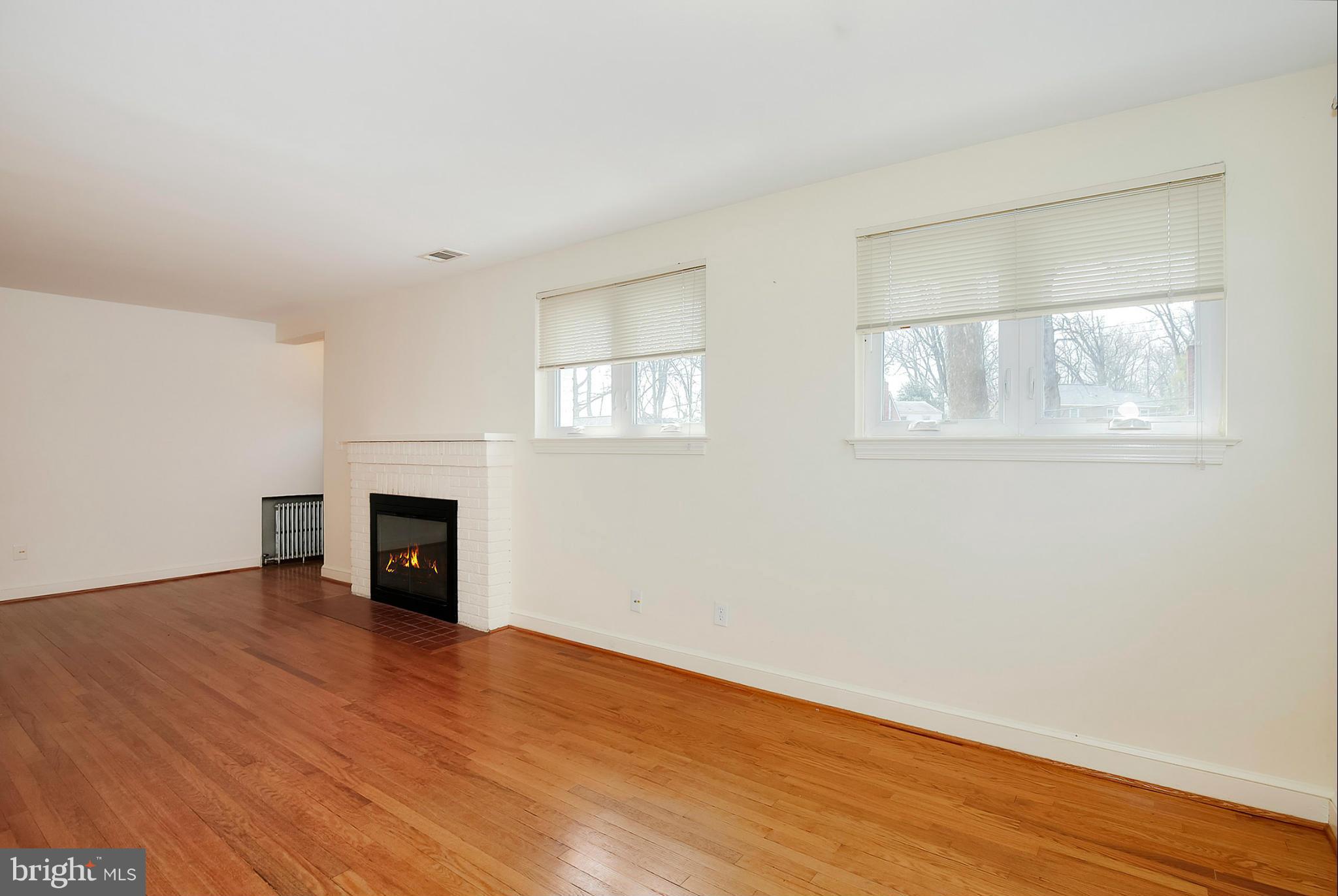 8903 Walden Road Silver Spring, MD 20901 - Photo 4 of 23 Living Room