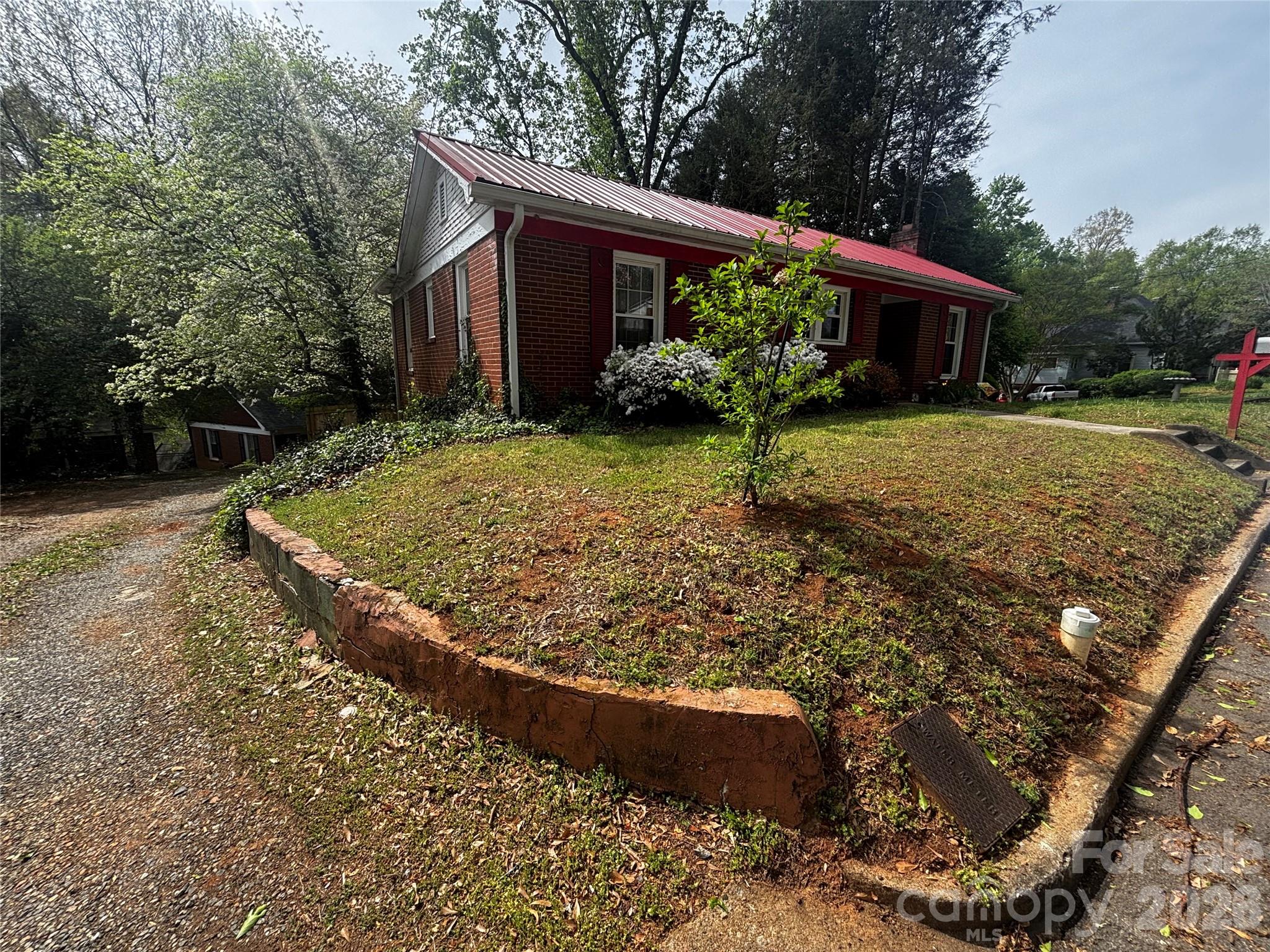 103 Silver Creek Road Morganton, NC 28655 - Photo 2 of 20