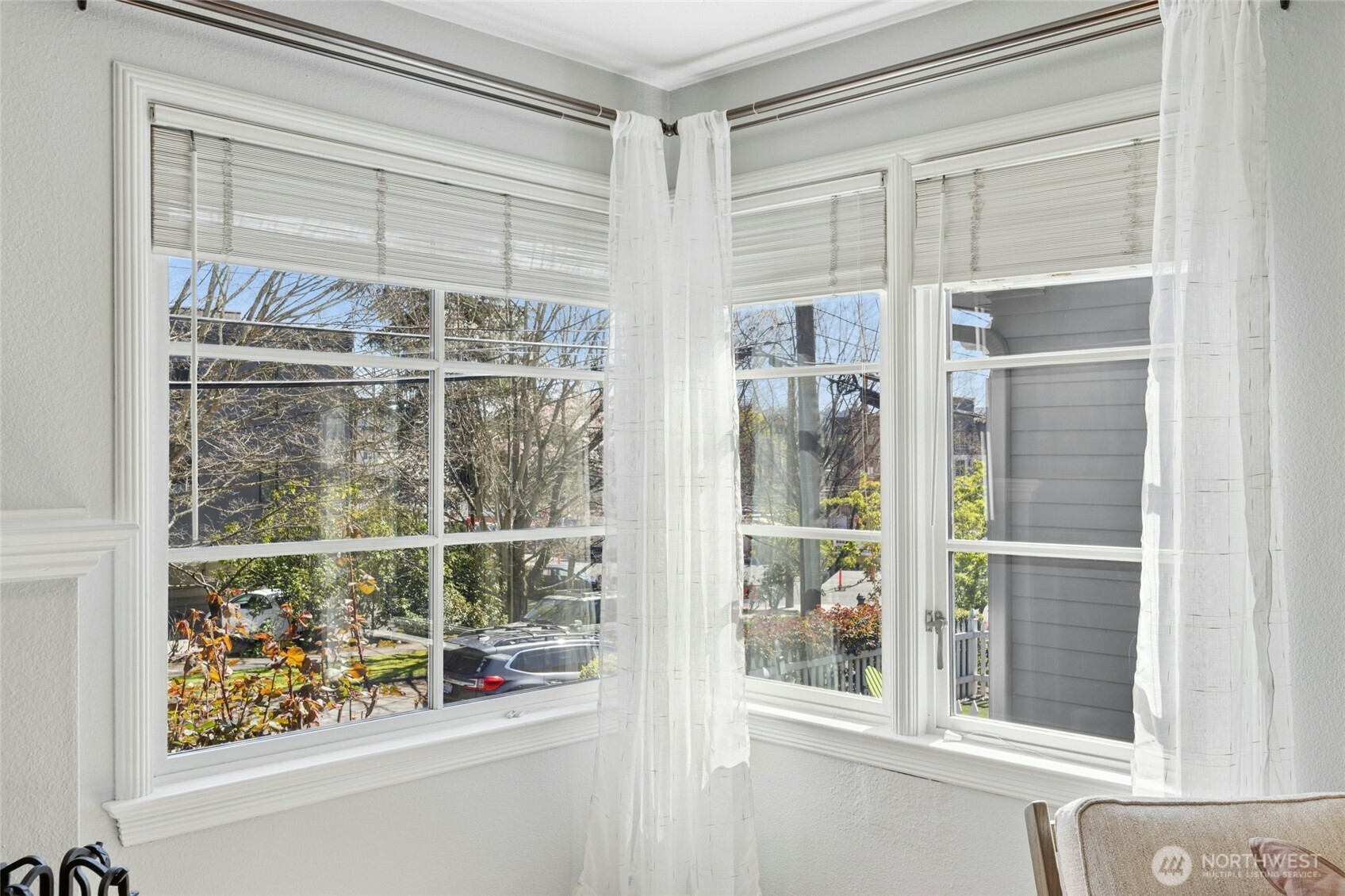 3919 Midvale Avenue North Seattle, WA 98103 - Photo 11 of 38 Gallery Image 11