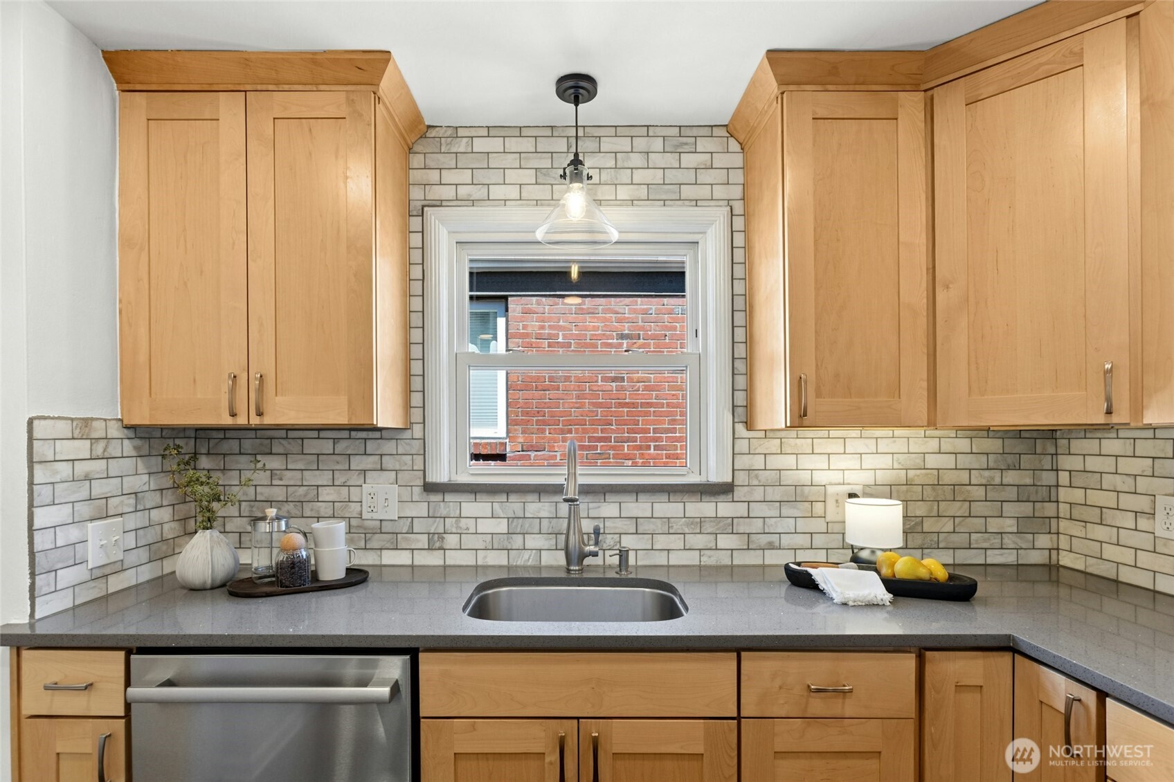 3919 Midvale Avenue North Seattle, WA 98103 - Photo 16 of 38 Gallery Image 16