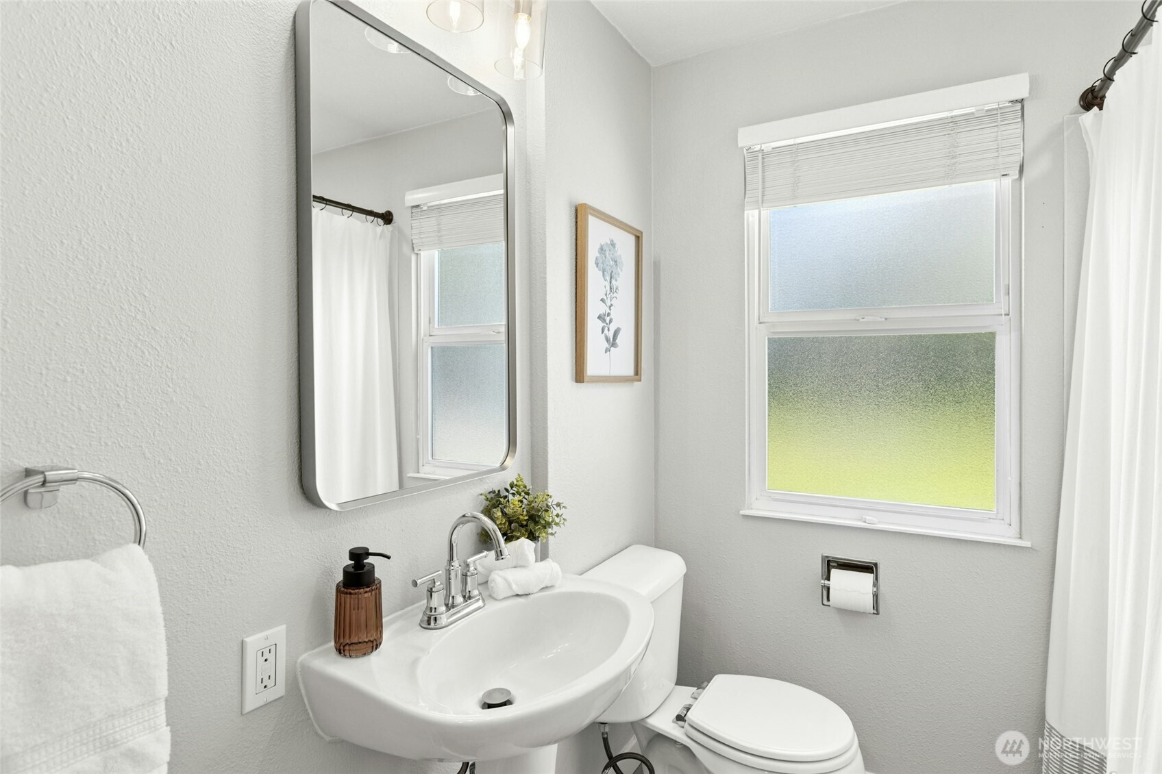 3919 Midvale Avenue North Seattle, WA 98103 - Photo 23 of 38 Gallery Image 23