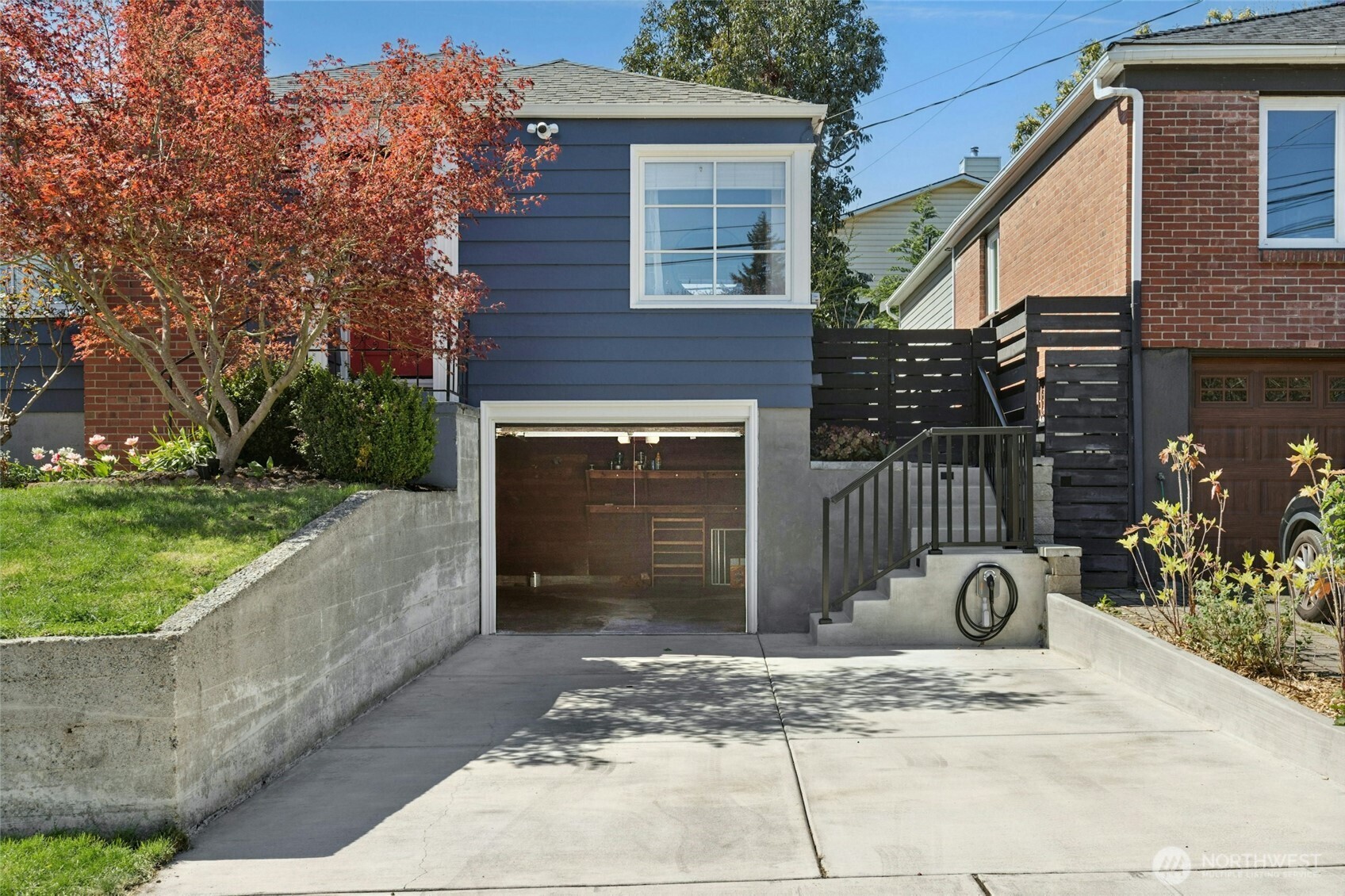 3919 Midvale Avenue North Seattle, WA 98103 - Photo 4 of 38 Gallery Image 4