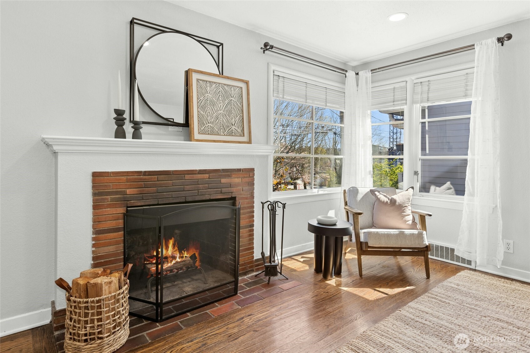 3919 Midvale Avenue North Seattle, WA 98103 - Photo 10 of 38 Gallery Image 10