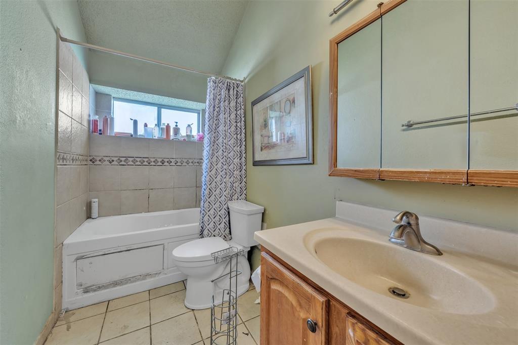 3405 Tulip Lane Rowlett, TX 75089 - Photo 20 of 36 a bathroom with a sink toilet and shower
