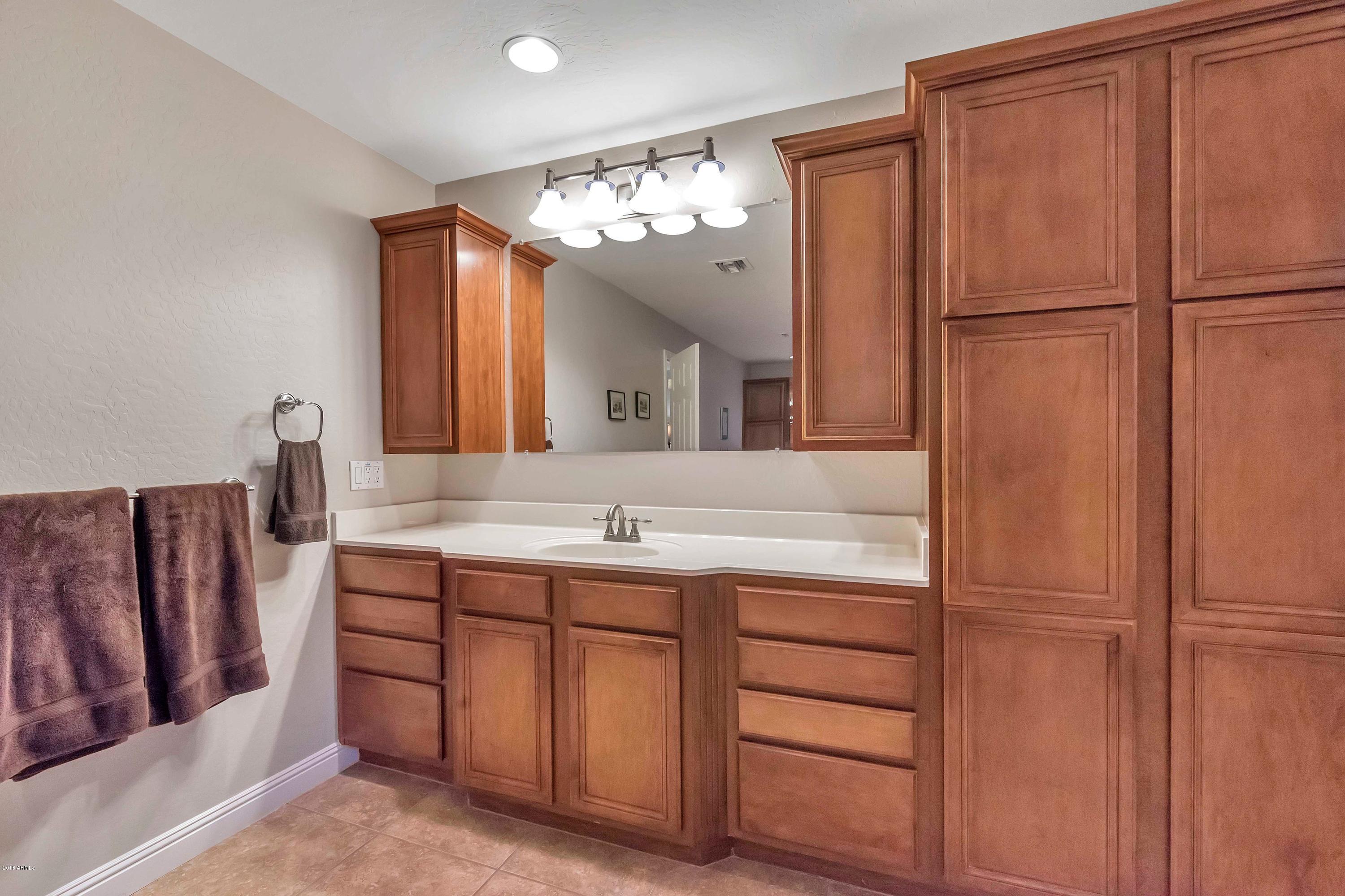 1028 East El Freda Road Tempe, AZ 85284 - Photo 23 of 44 1028 E El Freda Rd Tempe AZ-MLS_Size-022