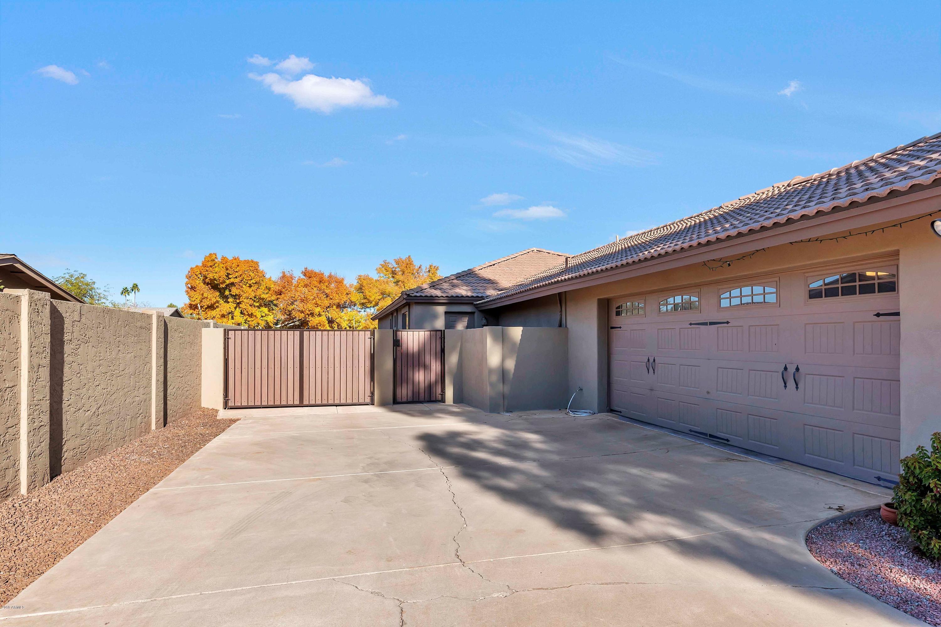 1028 East El Freda Road Tempe, AZ 85284 - Photo 5 of 44 1028 E El Freda Rd Tempe AZ-MLS_Size-005