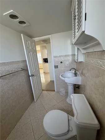 $1,590 | 30 Southeast 4th Avenue, Unit 116, Hallandale Beach, FL 33009