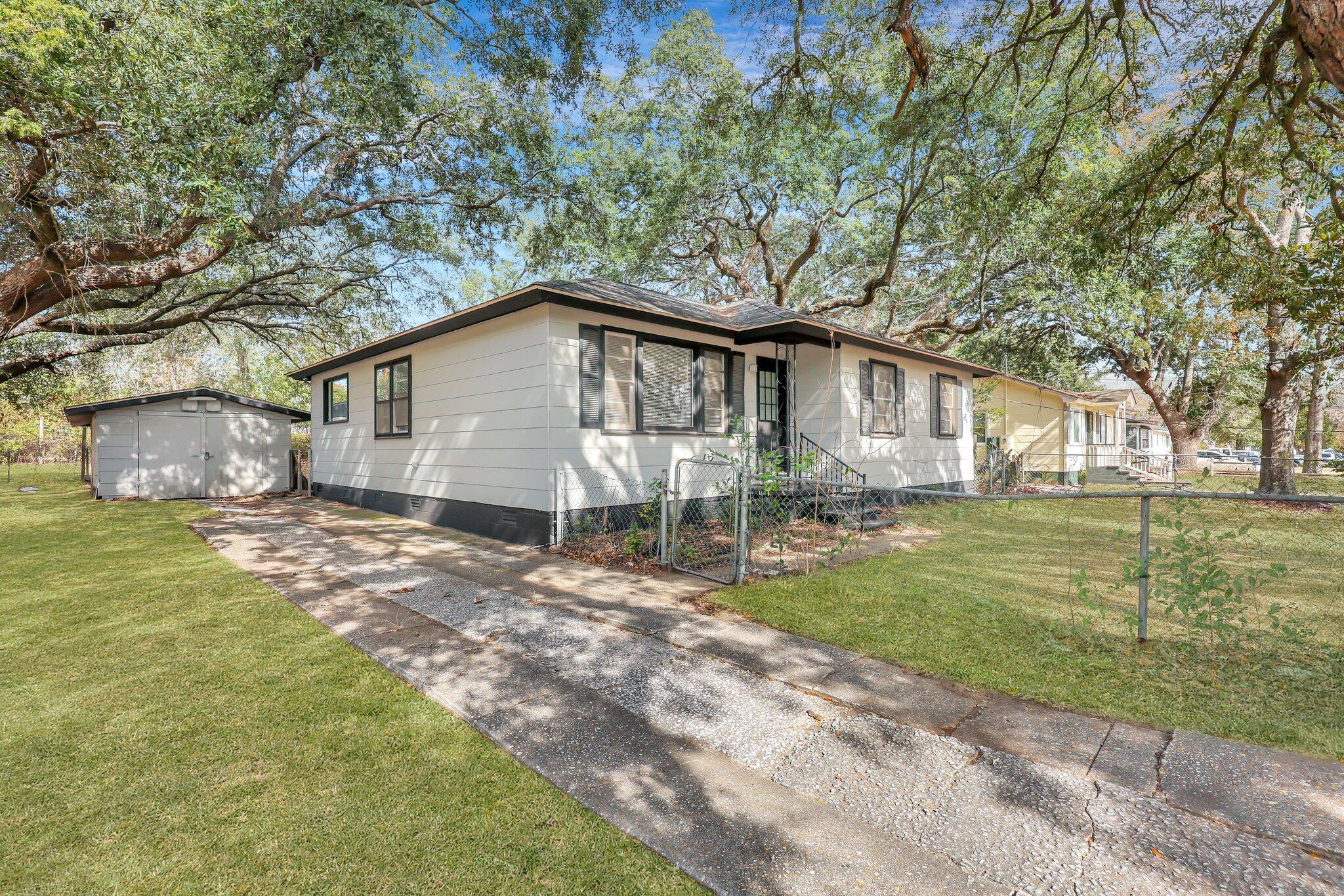 1652 Larry Street North Charleston, SC 29406 - Photo 4 of 23 1652 Larry Street