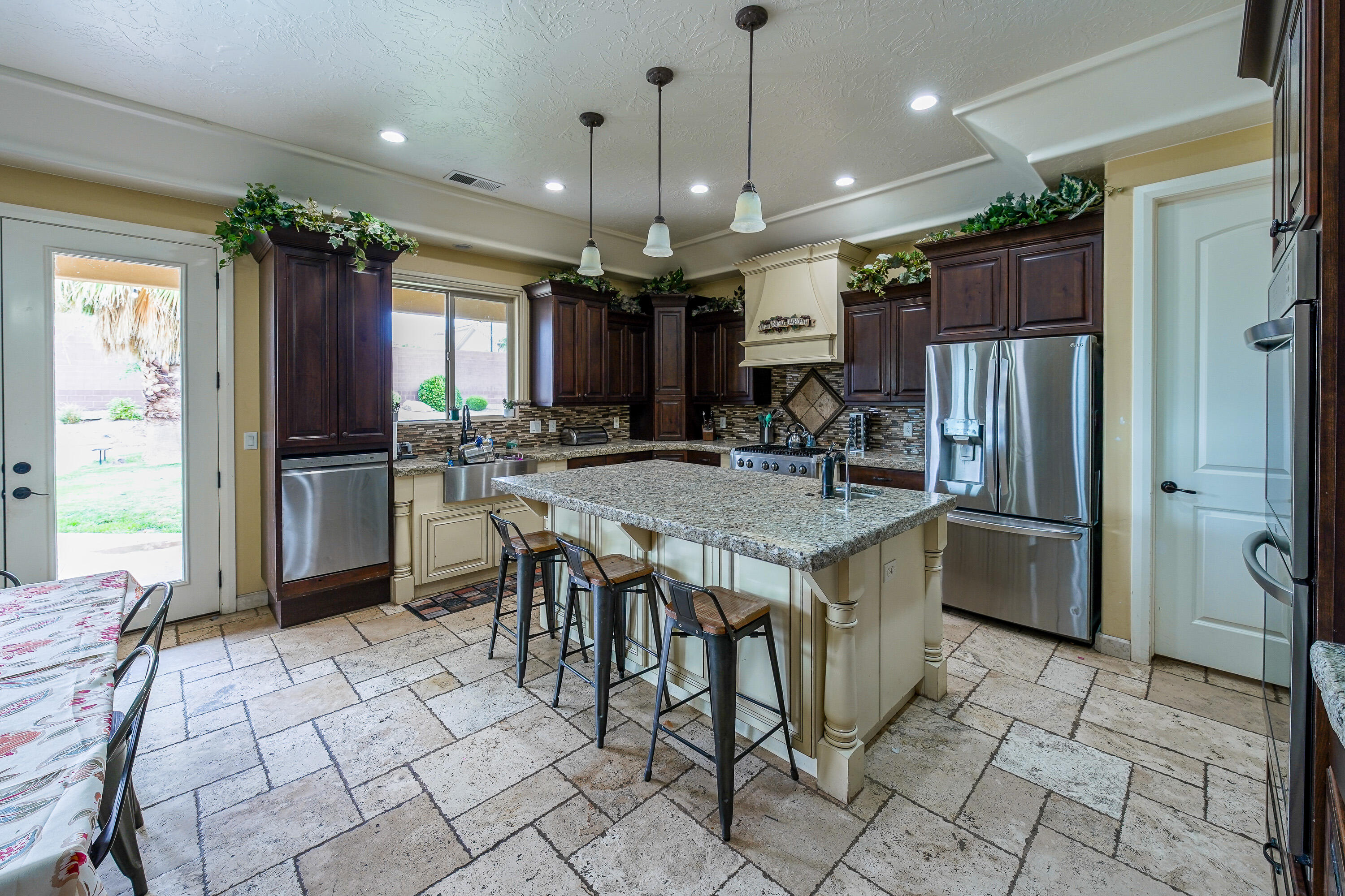 3683 South 2640 West St. George, UT 84790 - Photo 12 of 41 DSC03172-HDR