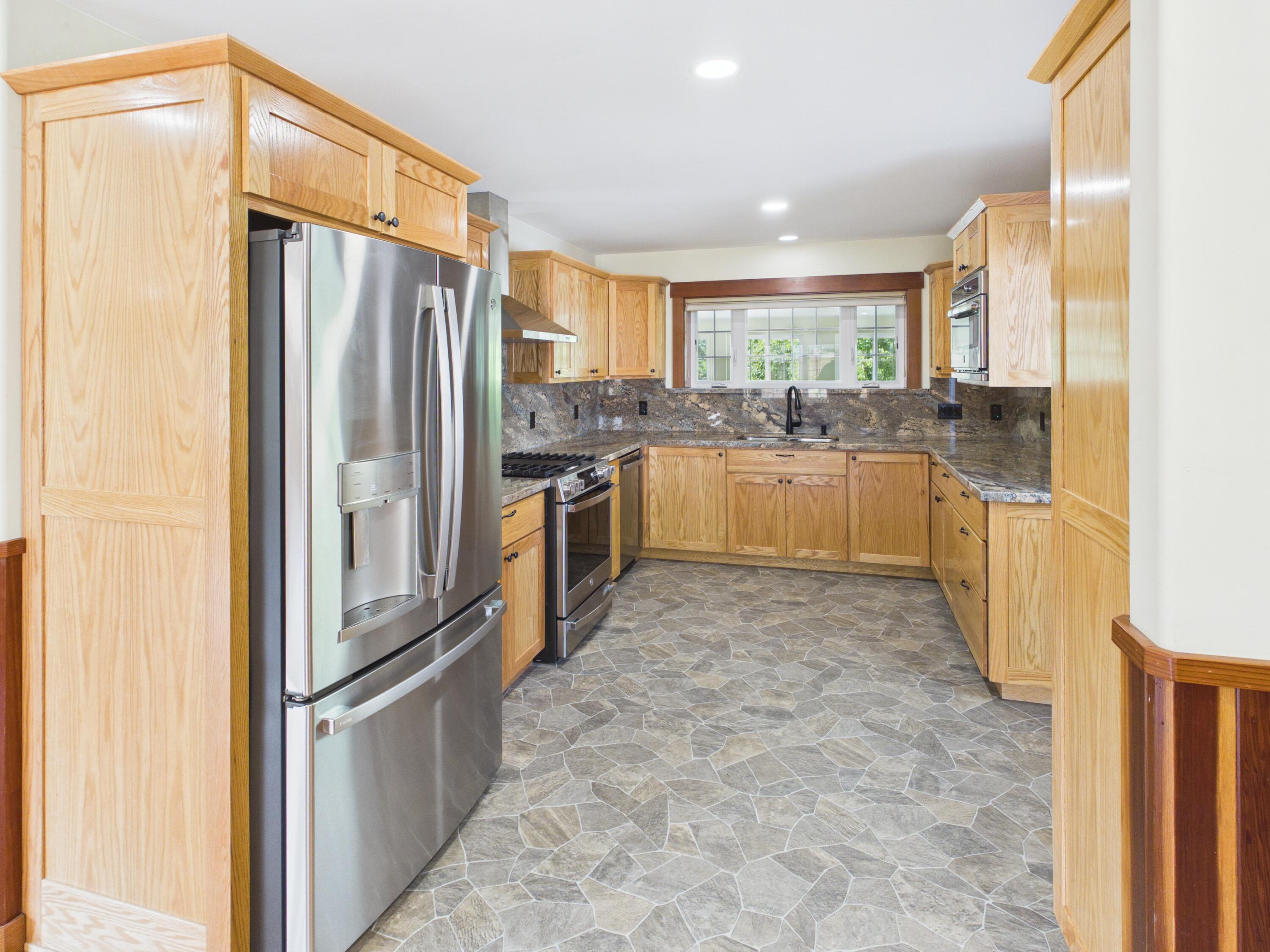 179 School Road Miranda, CA 95553 - Photo 8 of 55