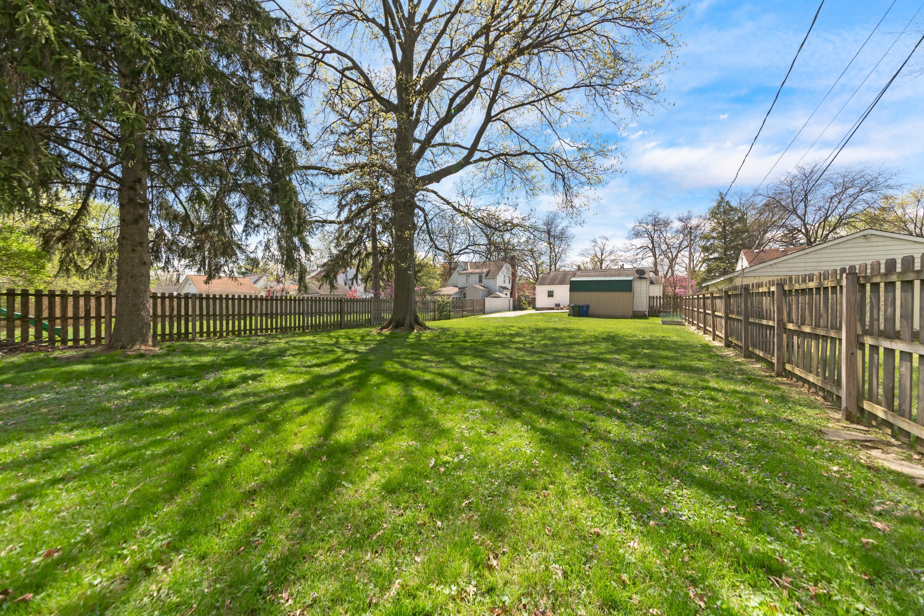 638 Garden Road Columbus, OH 43214 - Photo 6 of 45 HUGE back yard