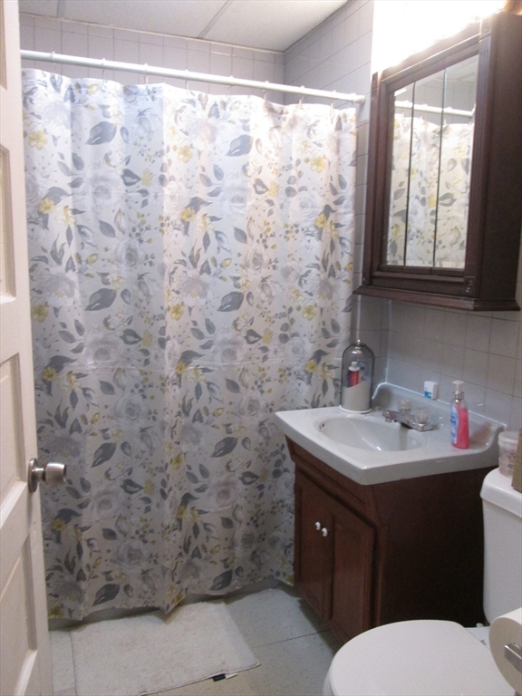 68-72 Mooreland Street Springfield, MA 01104 - Photo 18 of 36