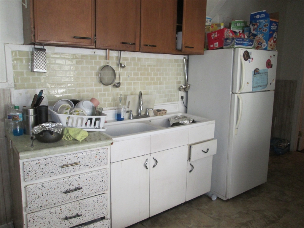 68-72 Mooreland Street Springfield, MA 01104 - Photo 26 of 36