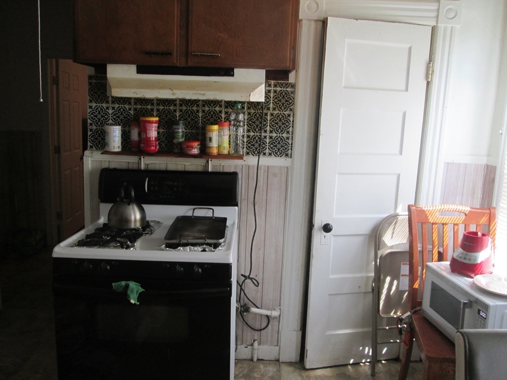 68-72 Mooreland Street Springfield, MA 01104 - Photo 28 of 36