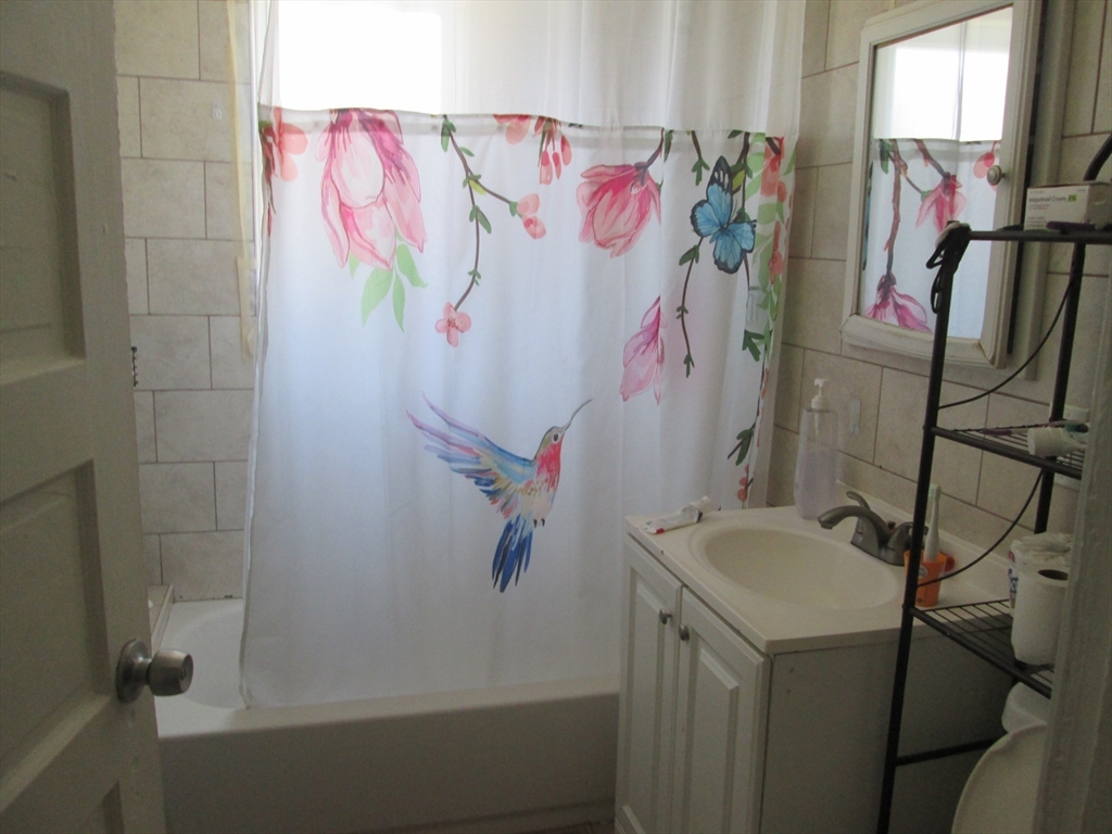 68-72 Mooreland Street Springfield, MA 01104 - Photo 32 of 36