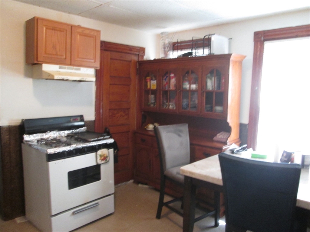 68-72 Mooreland Street Springfield, MA 01104 - Photo 4 of 36