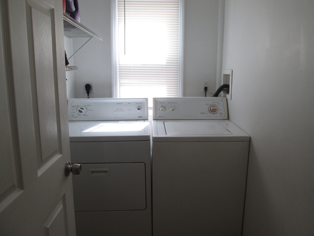 68-72 Mooreland Street Springfield, MA 01104 - Photo 7 of 36