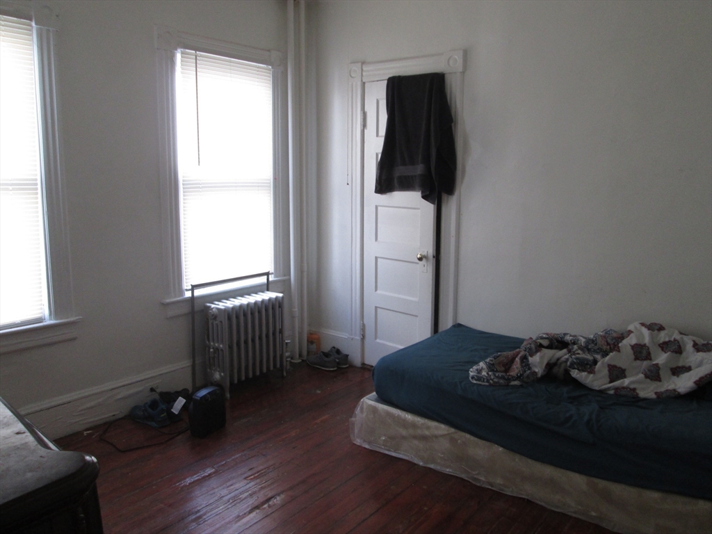 68-72 Mooreland Street Springfield, MA 01104 - Photo 9 of 36