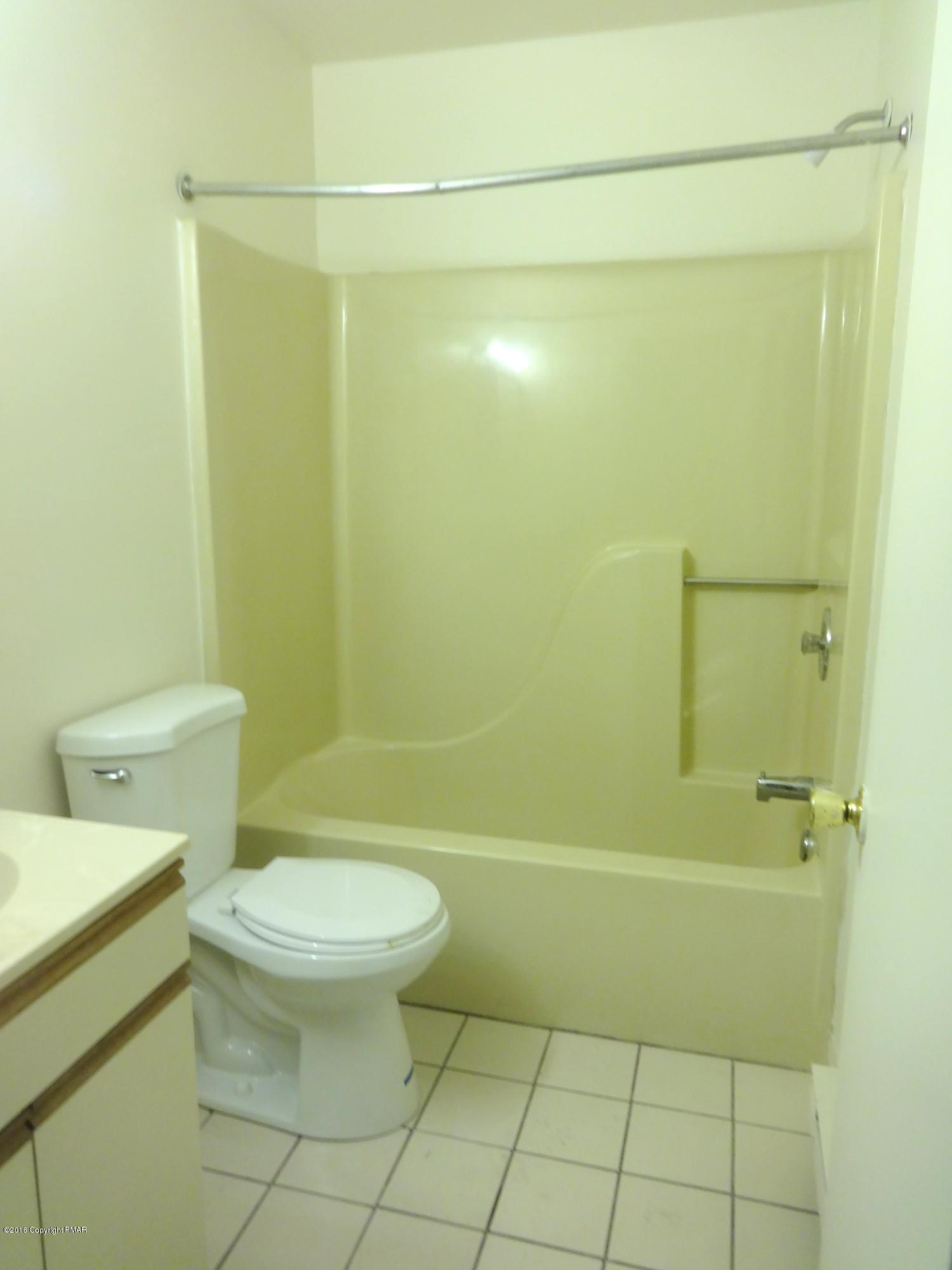 8142 Mayfair Road Tobyhanna, PA 18466 - Photo 21 of 27 bath 2