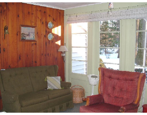 131 Fox Hill Road Springfield, MA 01118 - Photo 10 of 10 a living room with furniture and a large window