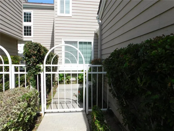 $5,200 | 5 Lakefront, Irvine, CA 92604