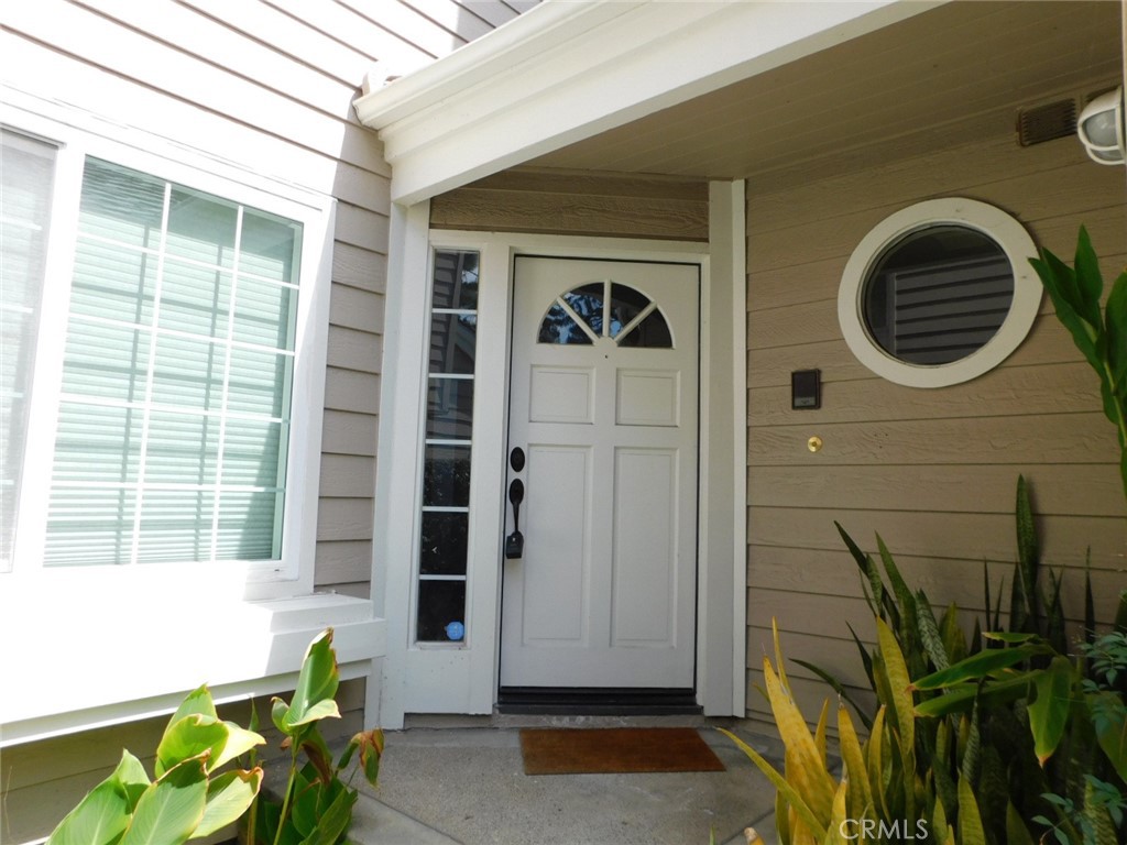 5 Lakefront Irvine, CA 92604 - Photo 4 of 33
