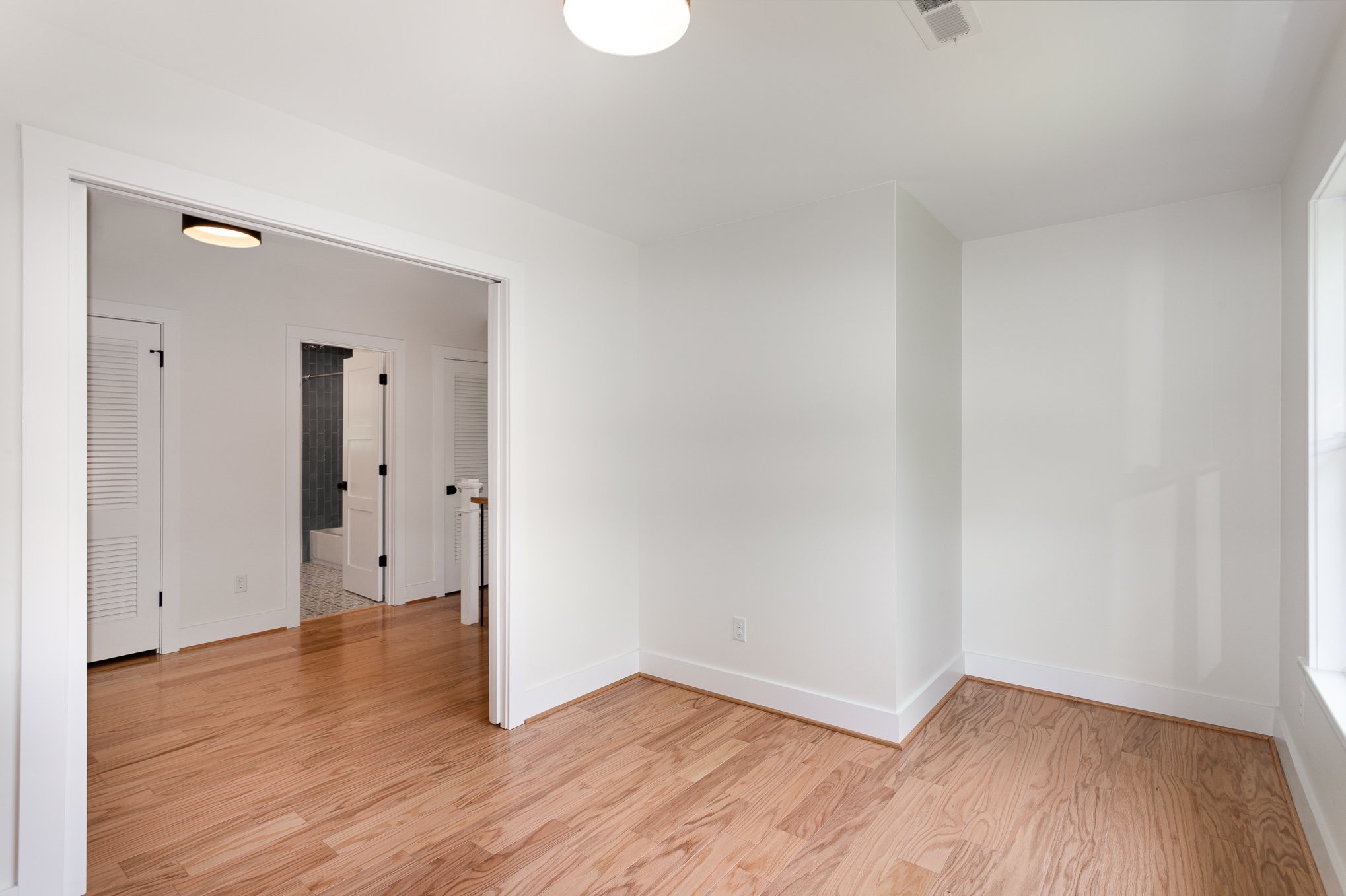 5726 Knob Road Nashville, TN 37209 - Photo 20 of 29 This room is for you to create!