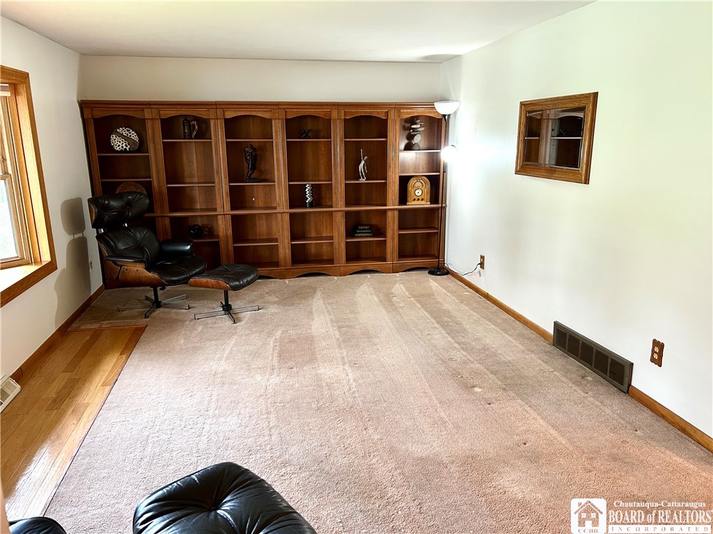 4 Oakwood Drive Cheektowaga, NY 14227 - Photo 3 of 33