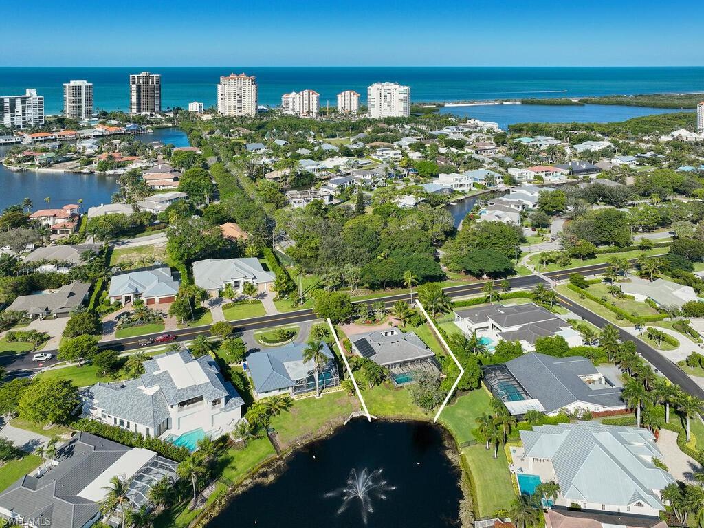 4916 Crayton Road Naples, FL 34103 - Photo 7 of 34