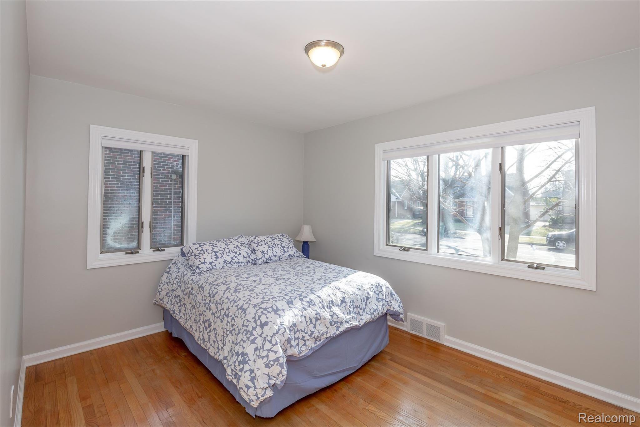 2479 Pembroke Road Birmingham, MI 48009 - Photo 12 of 33 Spacious master bedroom
