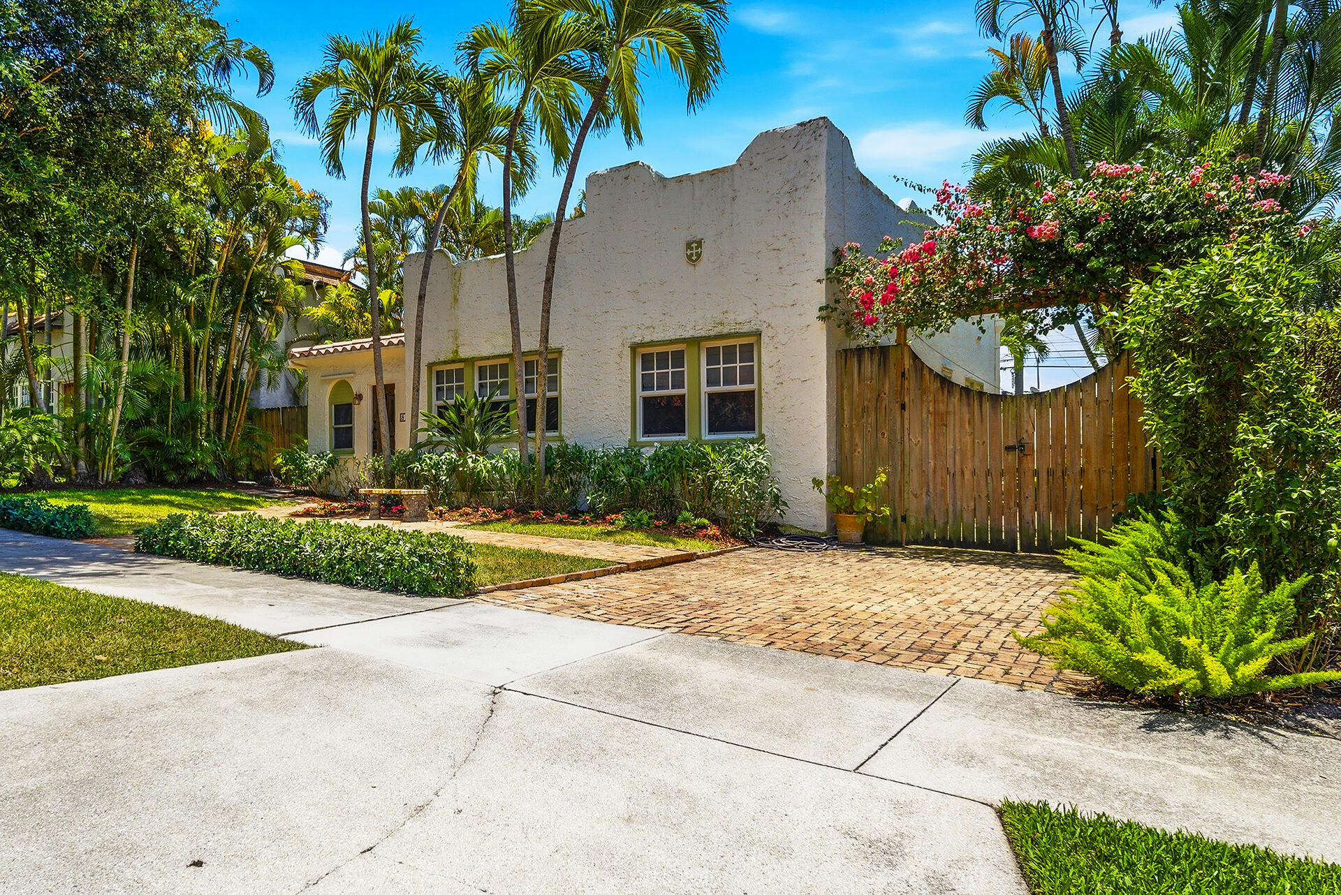810 Avon Road West Palm Beach, FL 33401 - Photo 7 of 50 Driveway