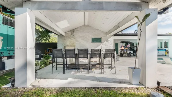 $2,200,000 | 7501 Southwest 174th Street, Palmetto Bay, FL 33157