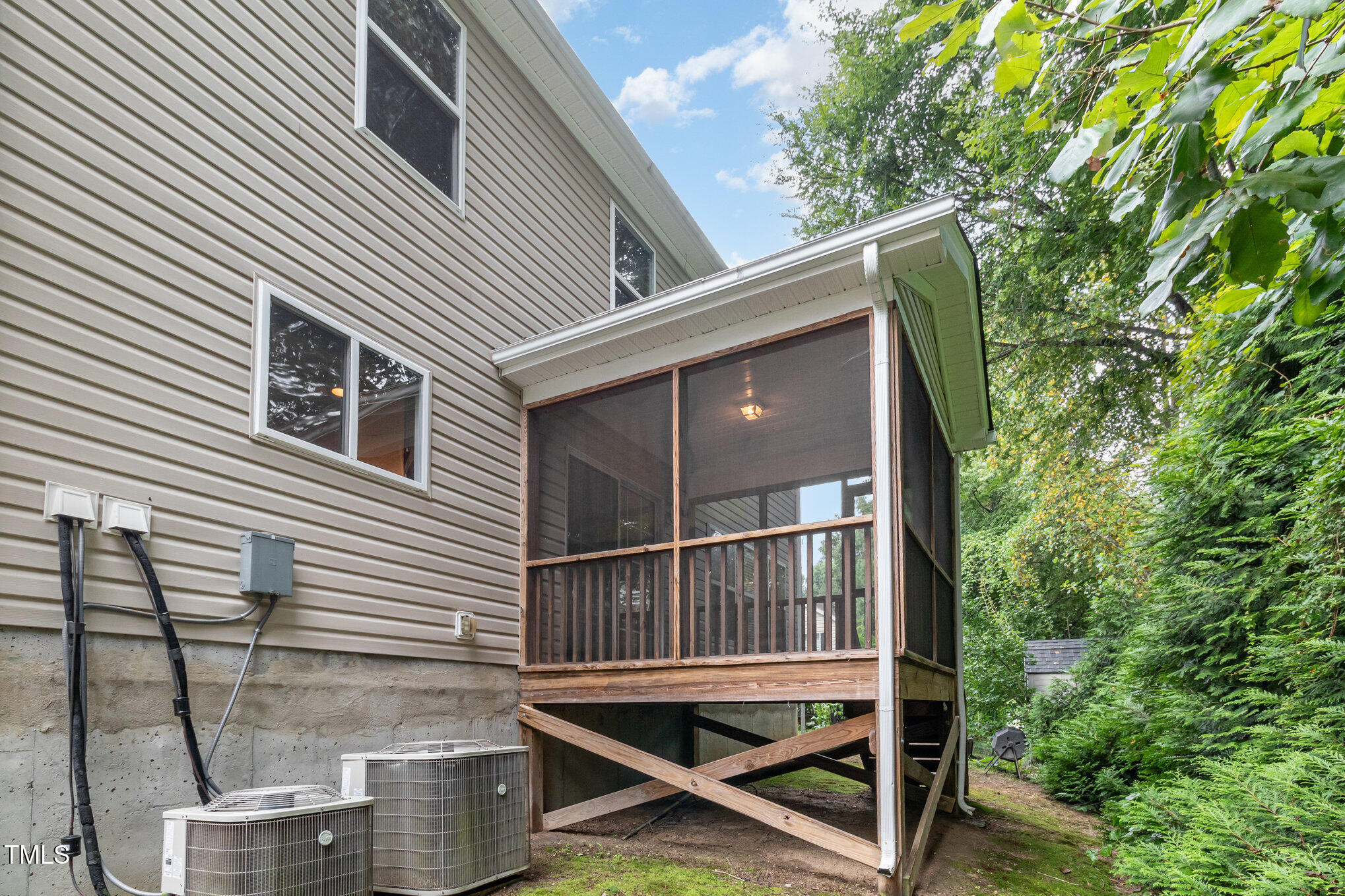 5404 Meryton Park Way Raleigh, NC 27616 - Photo 35 of 35 a balcony with table and chairs
