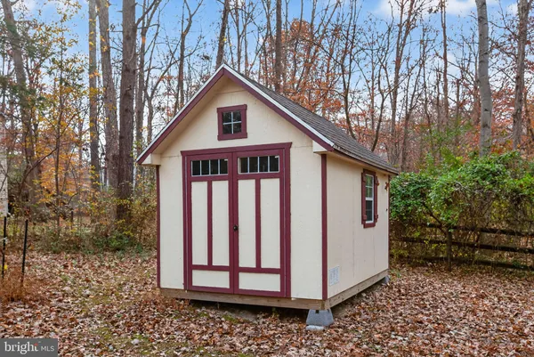 a view of a small house with backyard