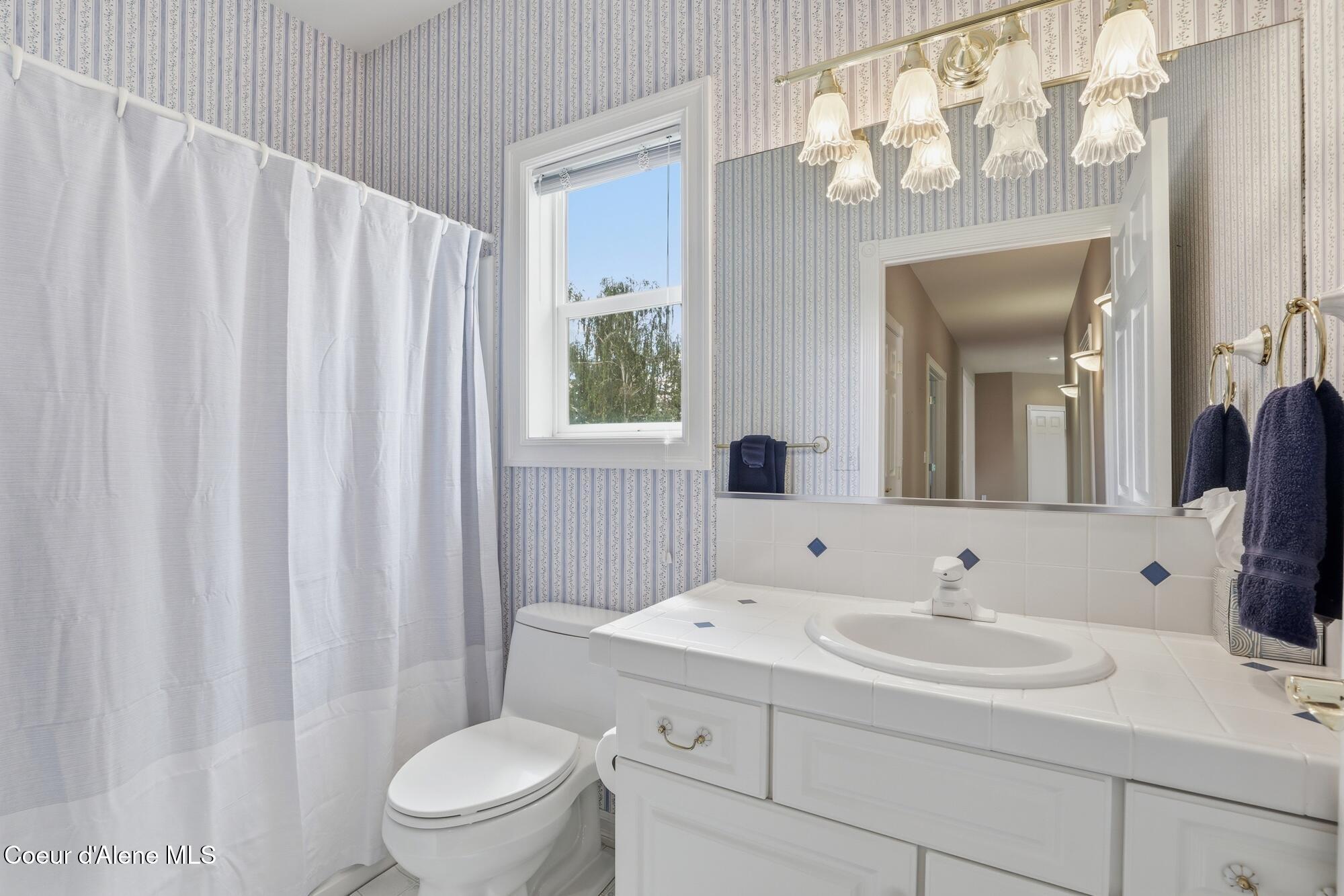 6909 West Ridgeway Road Deer Park, WA 99006 - Photo 35 of 70 Main floor bath