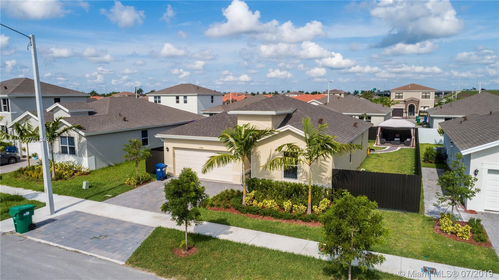 27644 Southwest 133rd Path Homestead, FL 33032 - Photo 3 of 31 Gallery Image 3