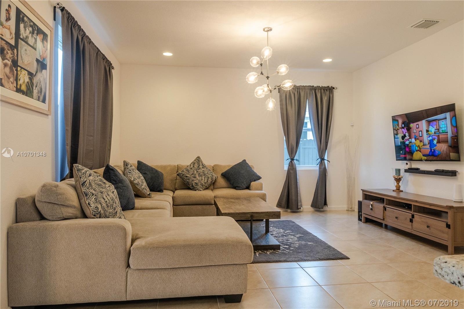 27644 Southwest 133rd Path Homestead, FL 33032 - Photo 8 of 31 Gallery Image 8