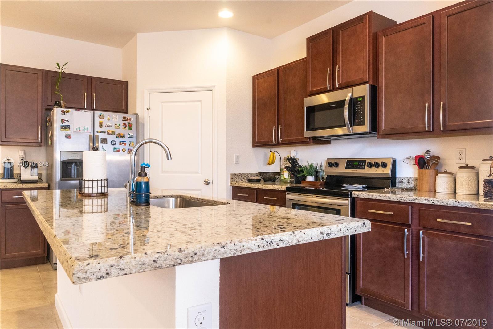 27644 Southwest 133rd Path Homestead, FL 33032 - Photo 9 of 31 Gallery Image 9