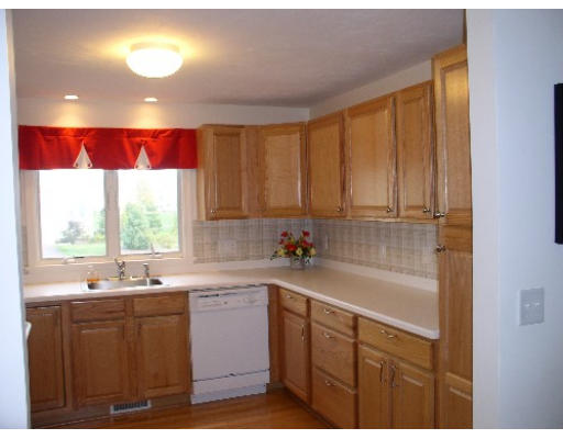 2 Classic Circle, Unit 2 Mashpee, MA 02649 - Photo 4 of 15 Gallery Image 4