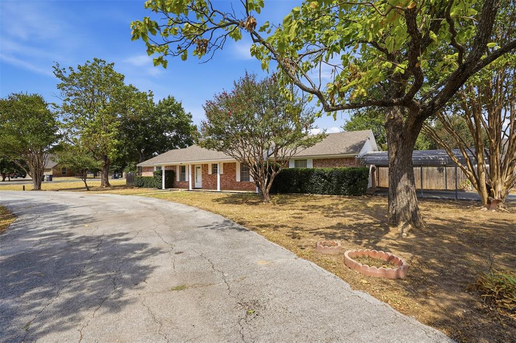 6880 Sandy Beach Road Azle, TX 76020 - Photo 3 of 32 Gallery Image 3