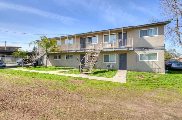 $799,900 | 4421 East Hedges Avenue, Fresno, CA 93703