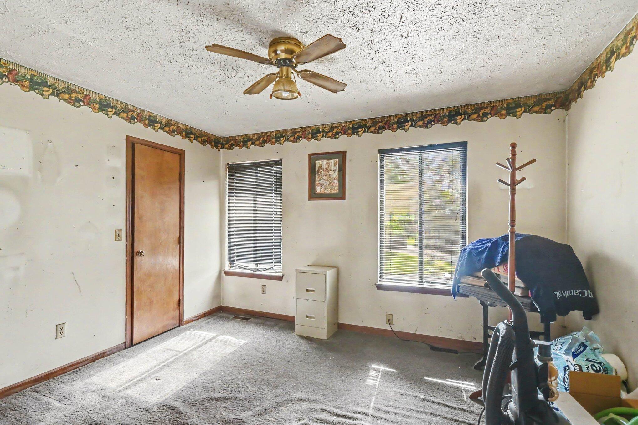 6002 Bishop Road Lansing, MI 48911 - Photo 13 of 19 014_file_3148