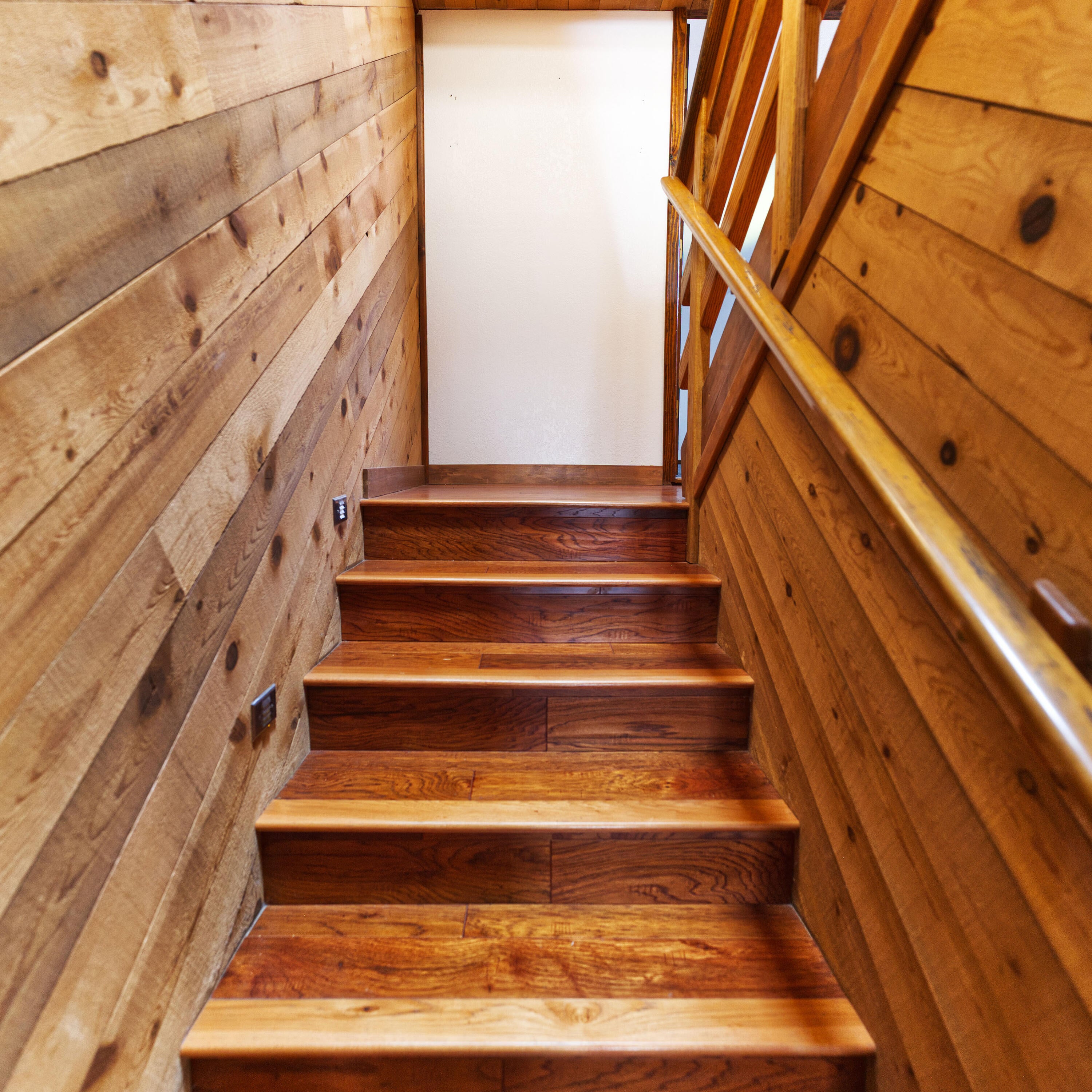 349 Wilson Road Ashland, OR 97520 - Photo 29 of 34 Stairs mls