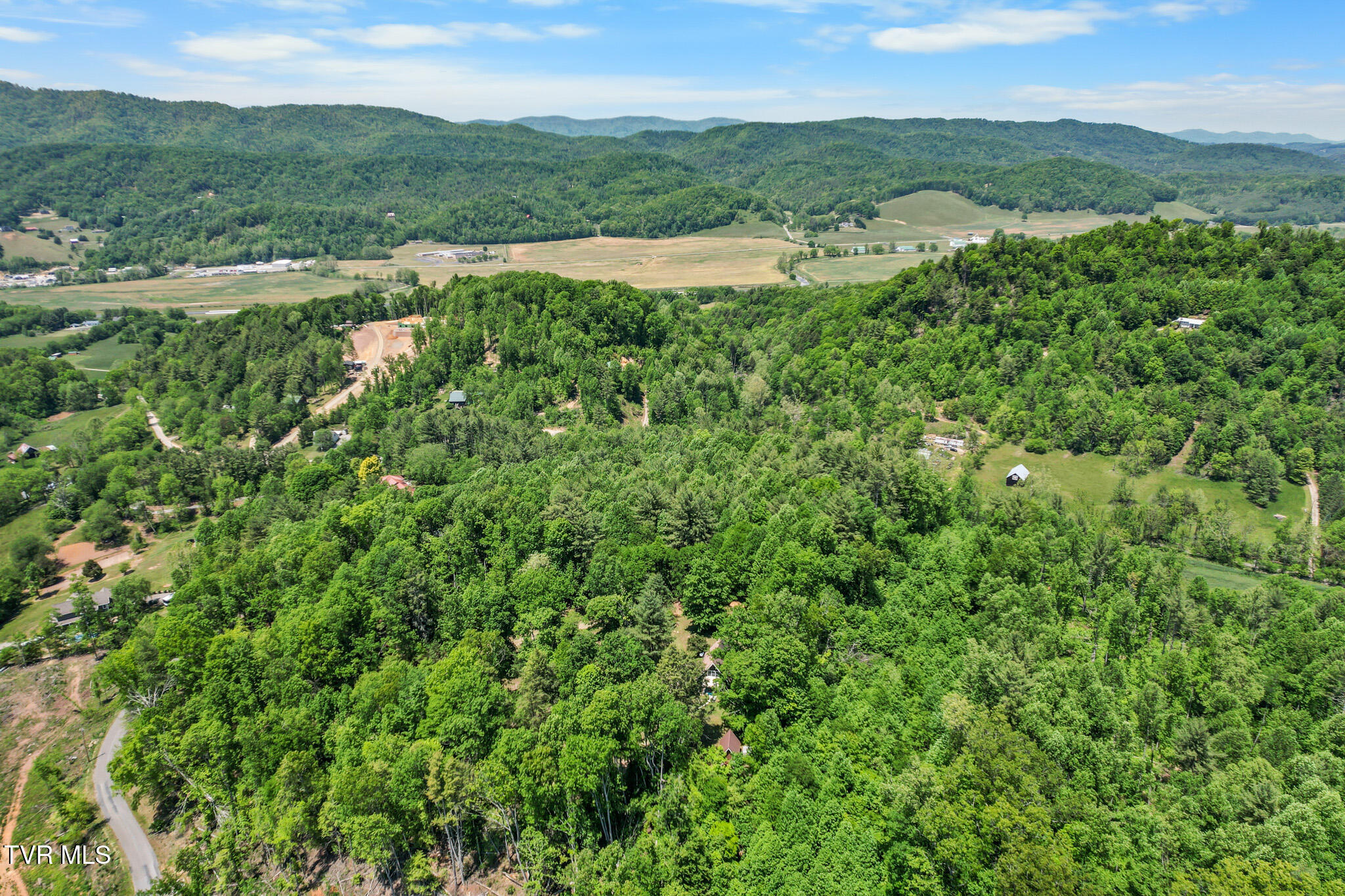 929 Noah Snyder Road Mountain City, TN 37683 - Photo 6 of 42 DJI_0010