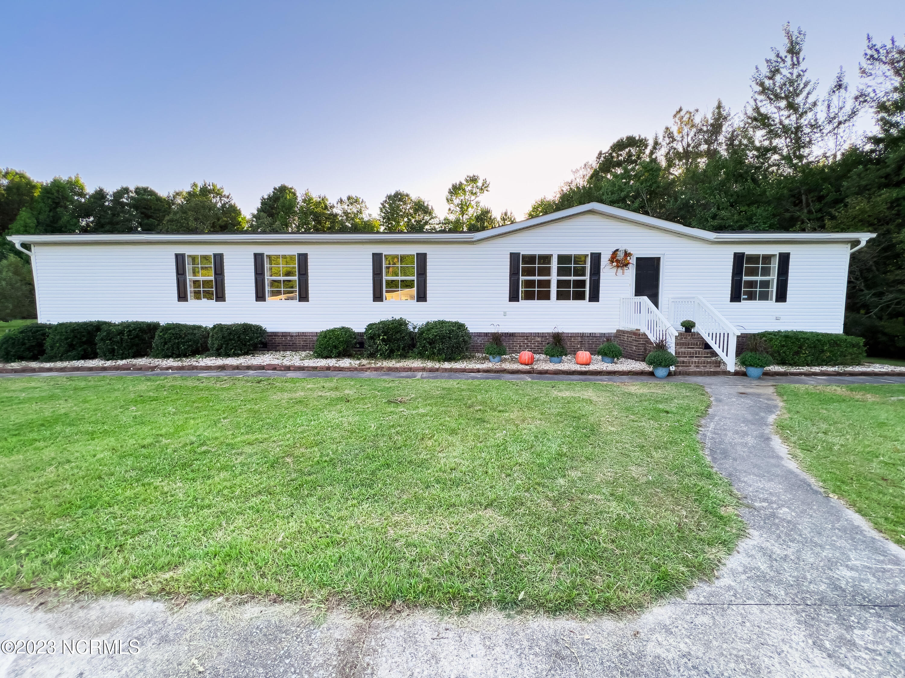 125 Myrtle Grove Road New Bern, NC 28562 - Photo 1 of 50 Front of House 125 Myrtle Grove