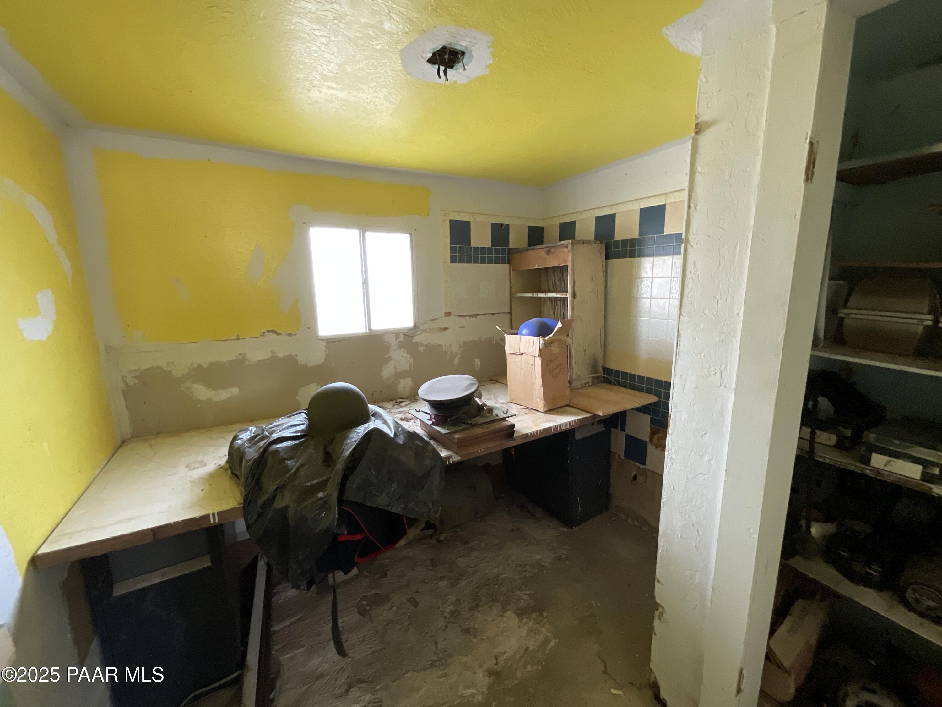 54251 3rd Street Seligman, AZ 86337 - Photo 9 of 15 a workspace with furniture and rug