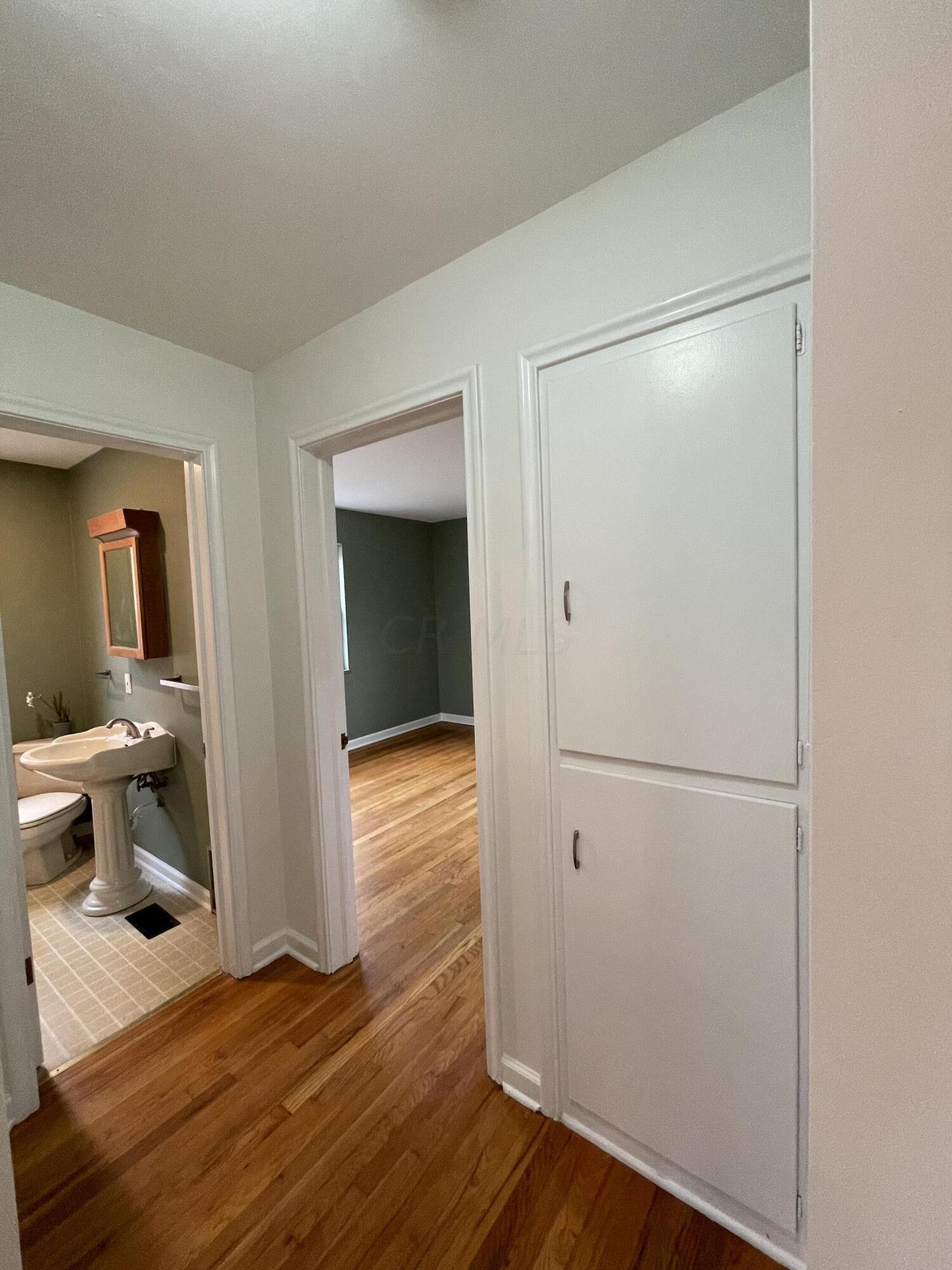 2126 Harwitch Road, Unit D Columbus, OH 43221 - Photo 17 of 26 IMG_5697
