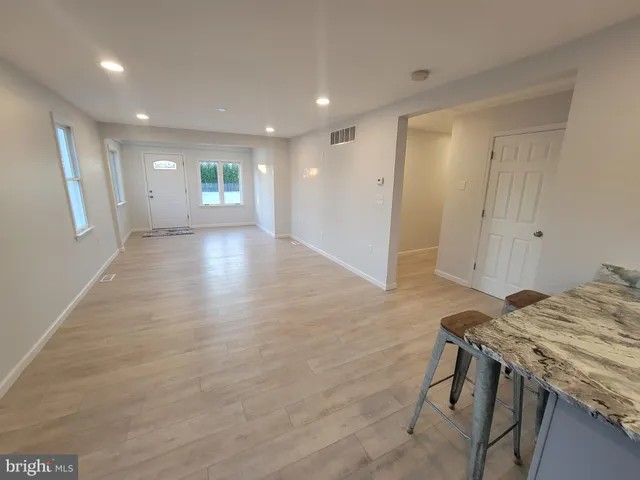 a view of empty room with window