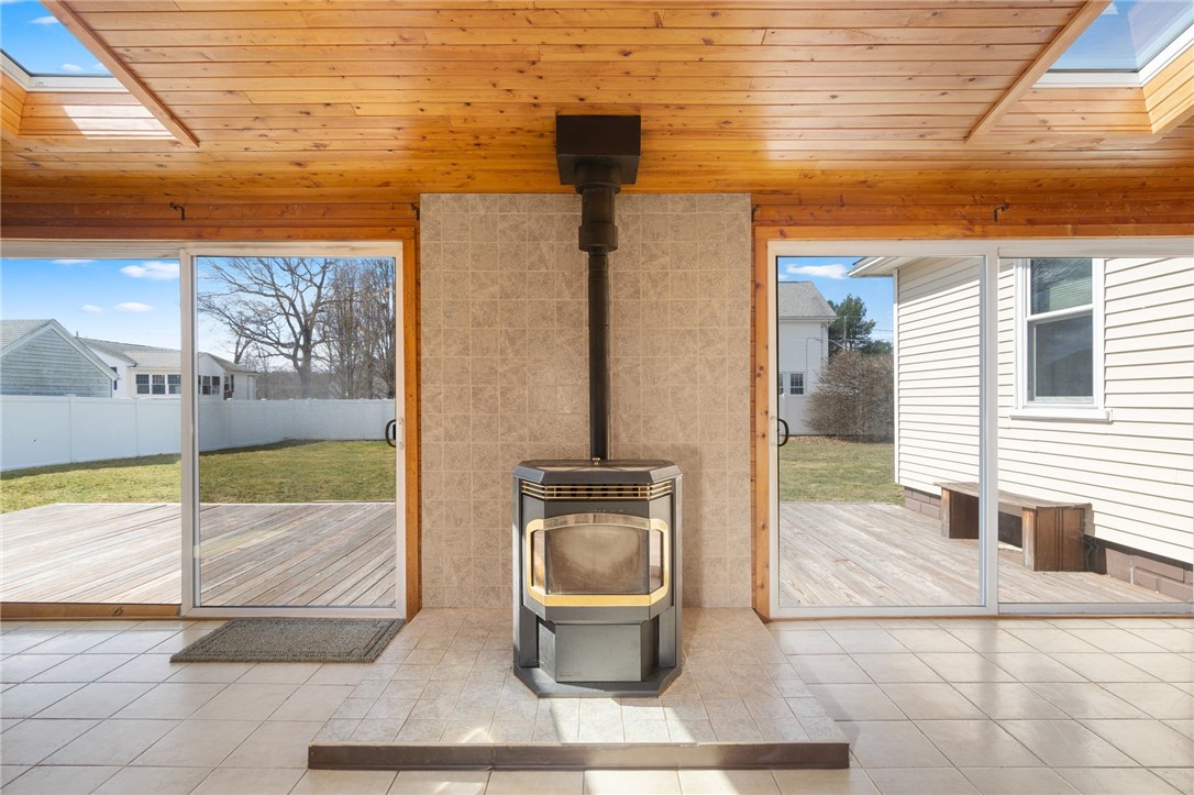 57 Crest Road North Smithfield, RI 02896 - Photo 4 of 41