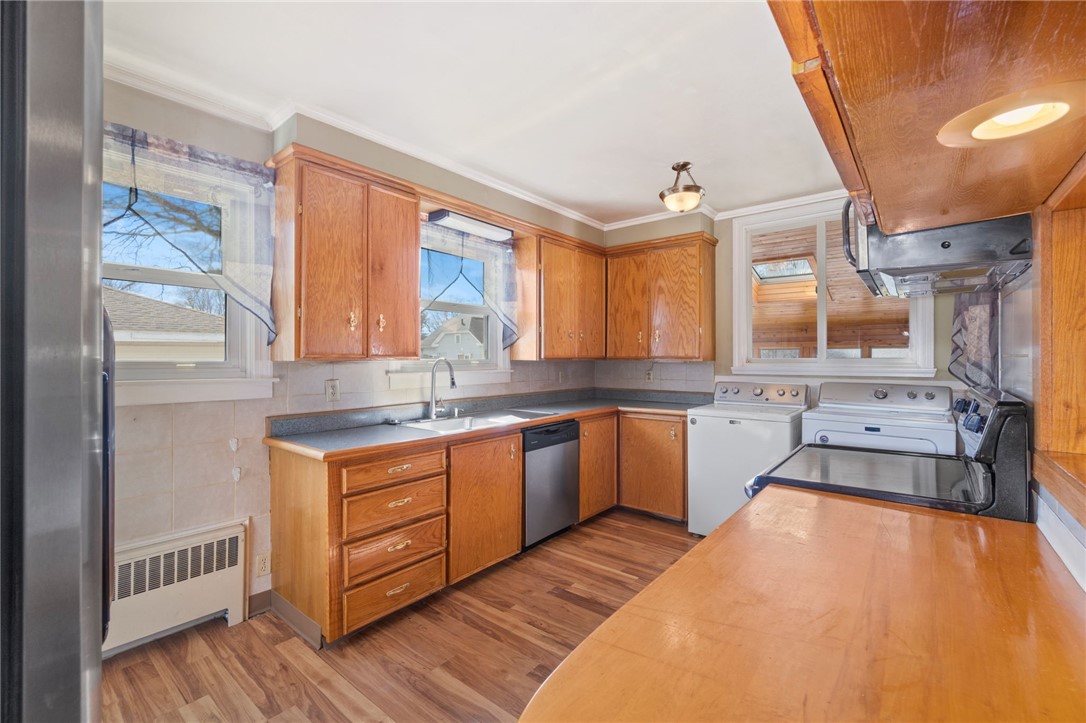 57 Crest Road North Smithfield, RI 02896 - Photo 7 of 41
